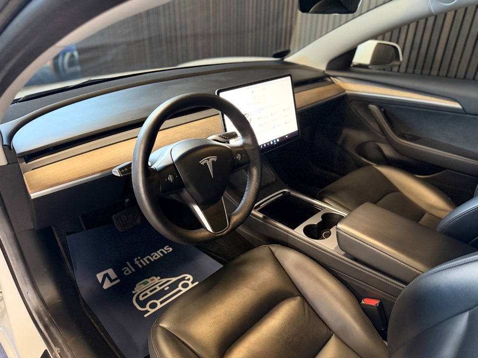 Tesla Model 3 Standard Range+ RWD 4d