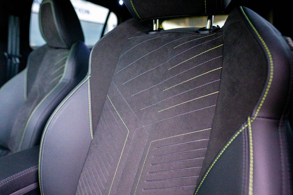 Peugeot e-208 50 GT 5d