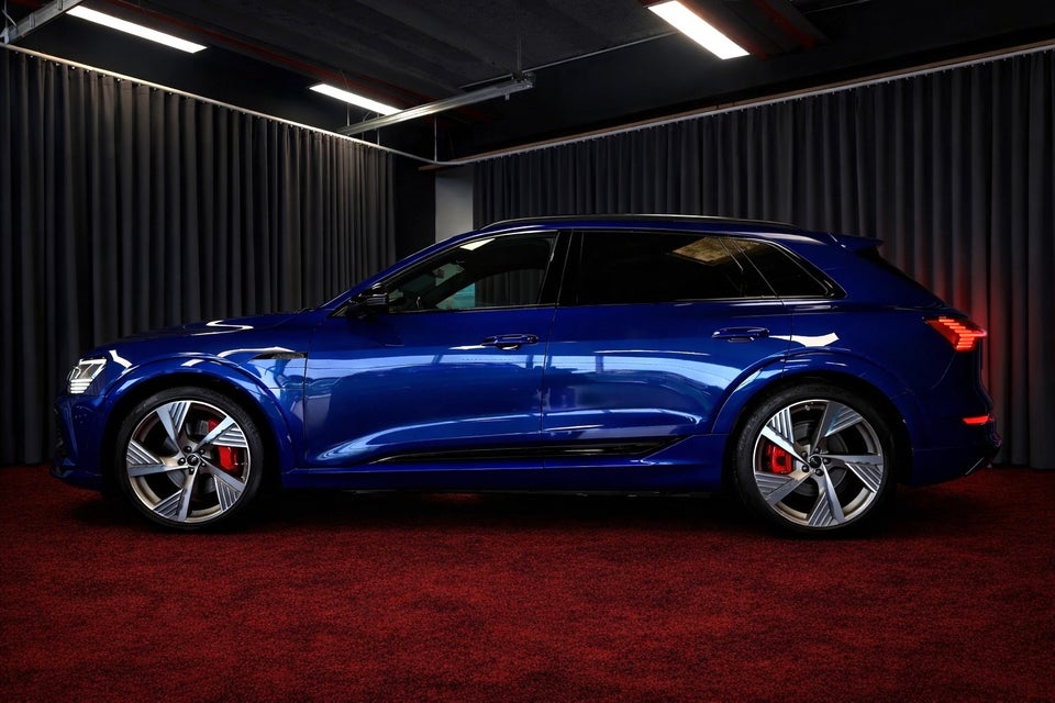 Audi Q8 e-tron 55 S-line quattro 5d