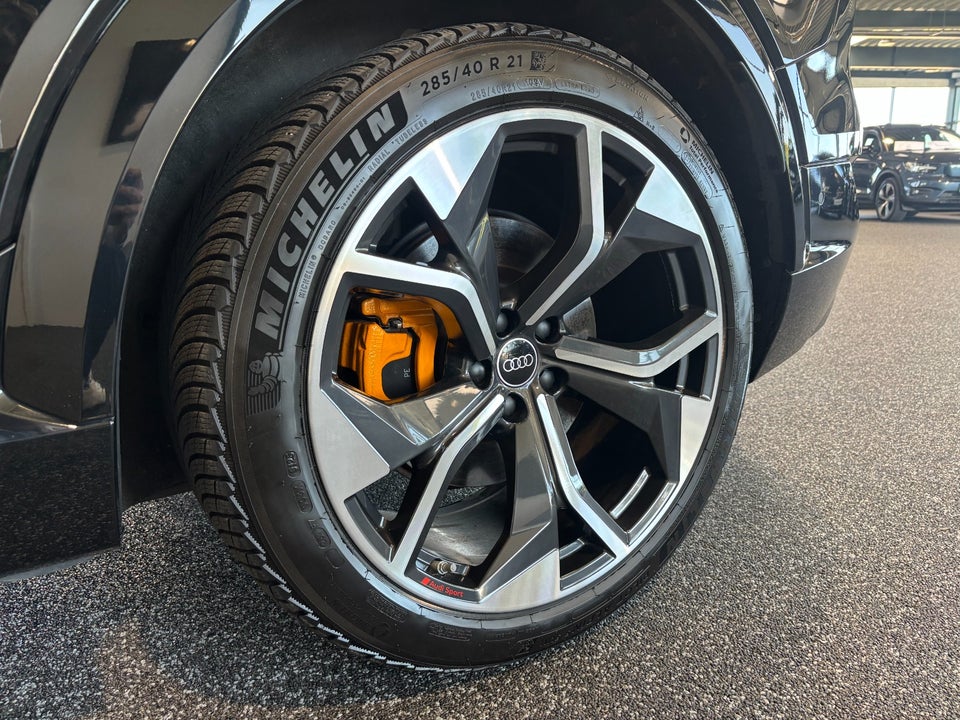 Audi e-tron S quattro 5d