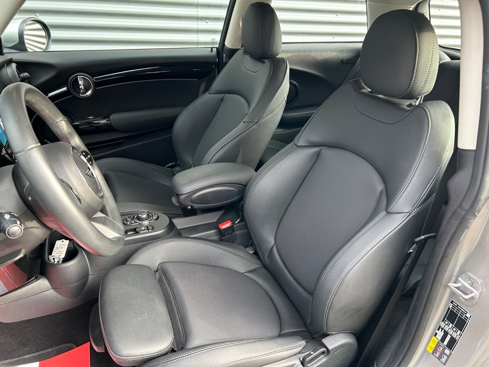 MINI Cooper SE Essential 3d