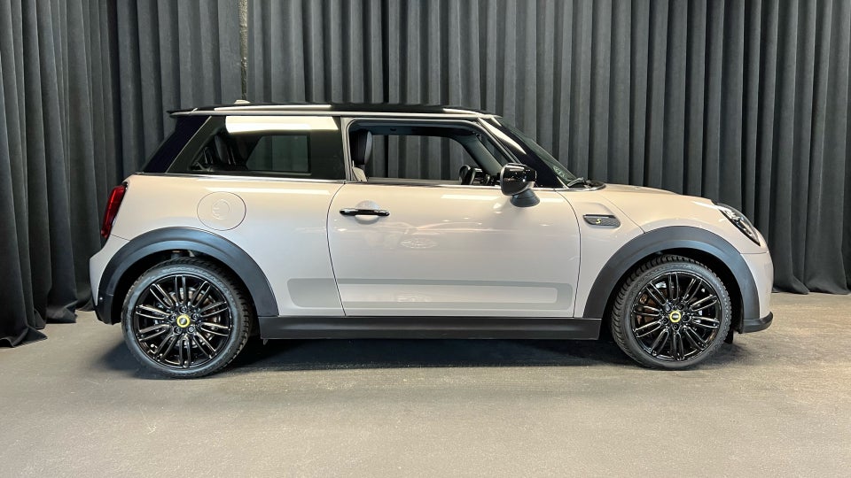MINI Cooper SE Essential 3d