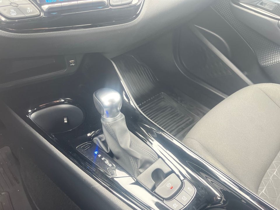 Toyota C-HR 1,8 Hybrid C-LUB Smart CVT 5d