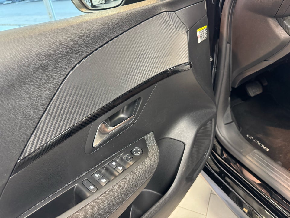 Peugeot e-208 50 Style 5d
