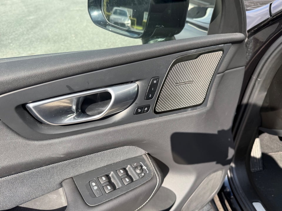 Volvo XC60 2,0 T6 ReCharge Black Edition aut. AWD 5d