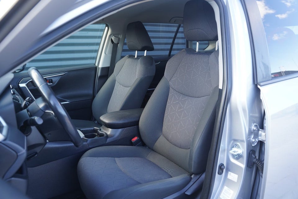 Toyota RAV4 2,0 T3 Comfort e-CVT 5d