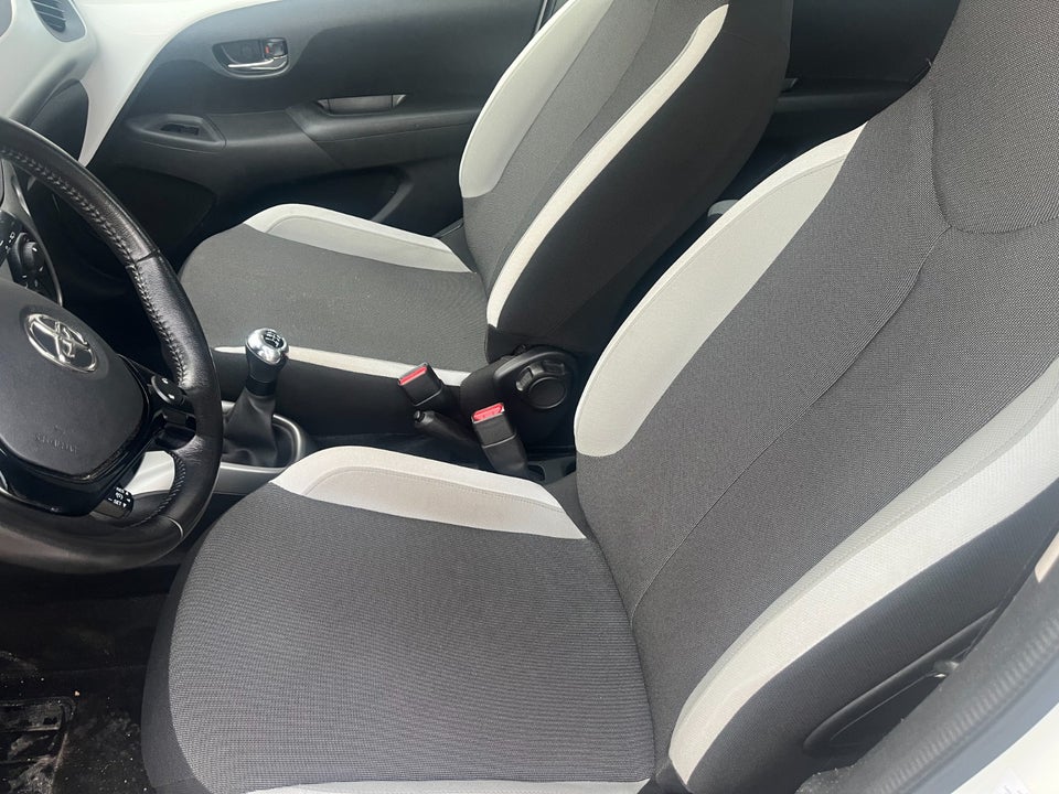 Toyota Aygo 1,0 VVT-i x-play 5d