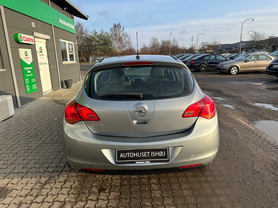 Opel Astra 1,6 Enjoy 5d
