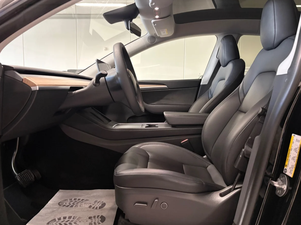 Tesla Model Y RWD 5d