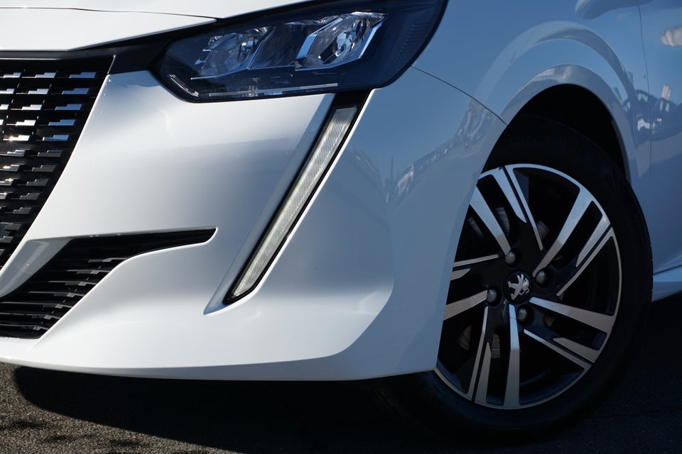 Peugeot 208 1,2 PureTech 100 Allure Sky 5d