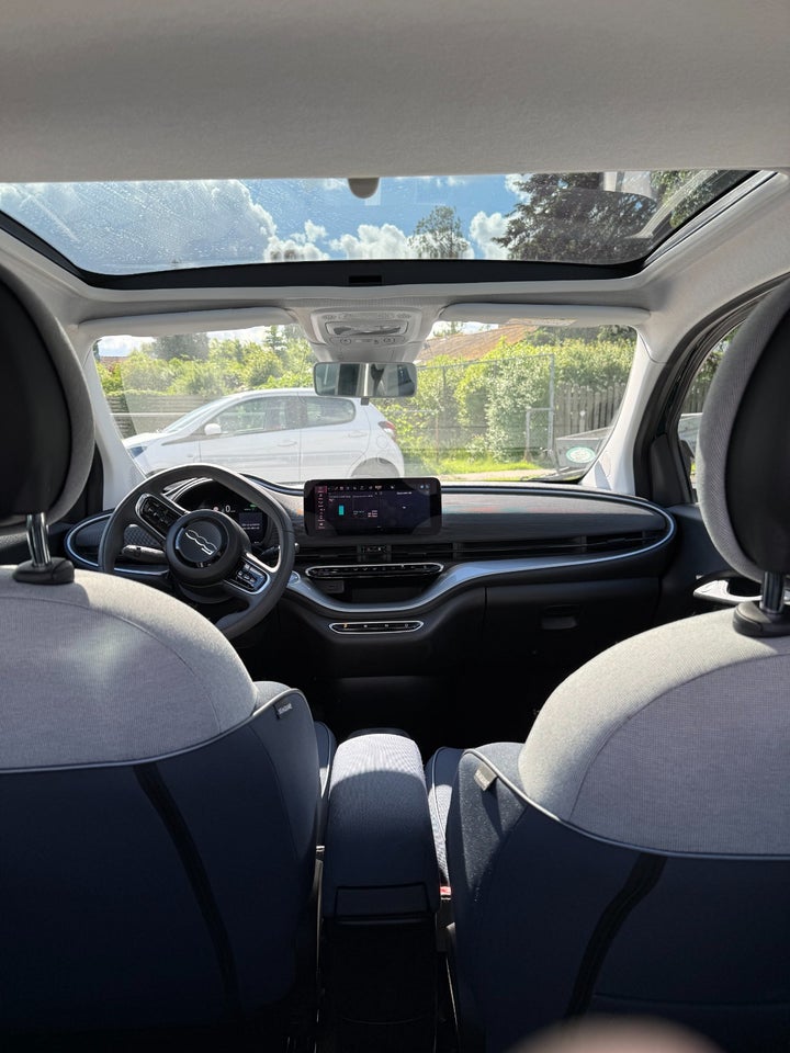 Fiat 500e 42 Icon Sky 3d