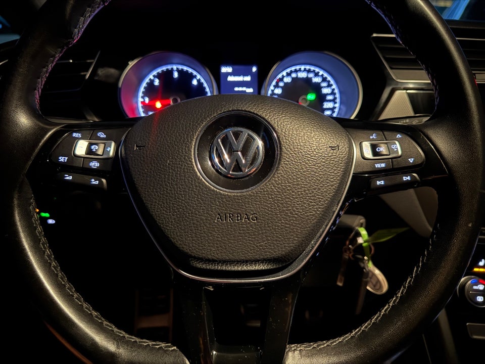 VW Touran 1,6 TDi 115 IQ.Drive DSG 7prs 5d