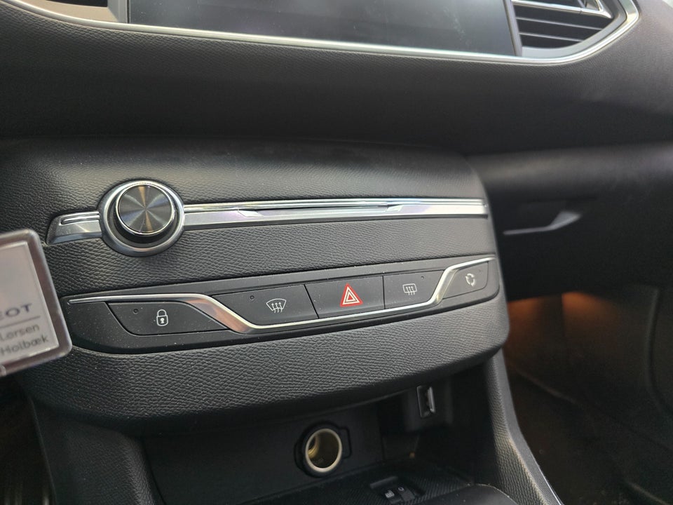 Peugeot 308 1,5 BlueHDi 130 Prestige SW 5d