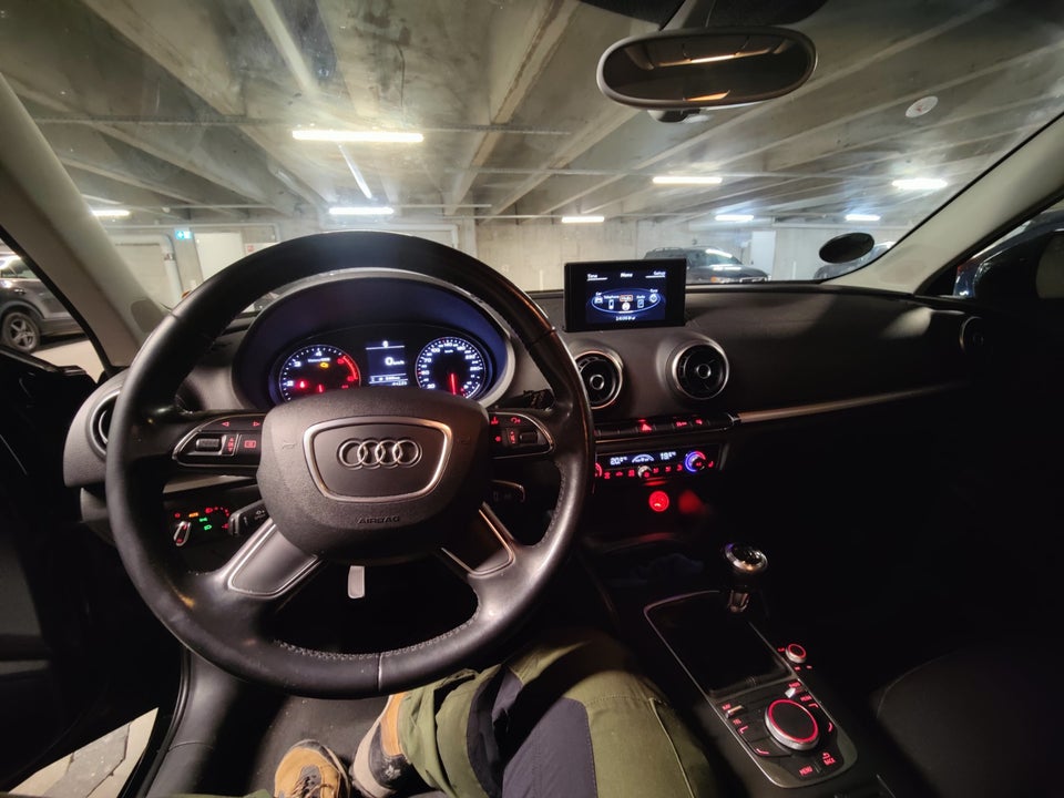 Audi A3 1,6 TDi 110 Ambiente 3d