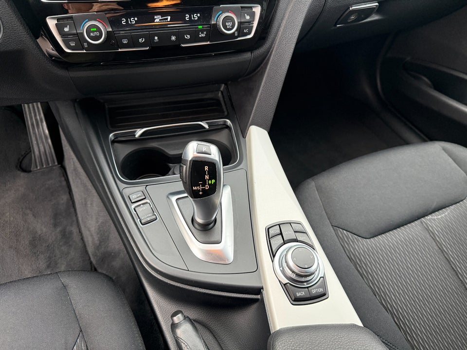 BMW 320i 2,0 Touring aut. 5d