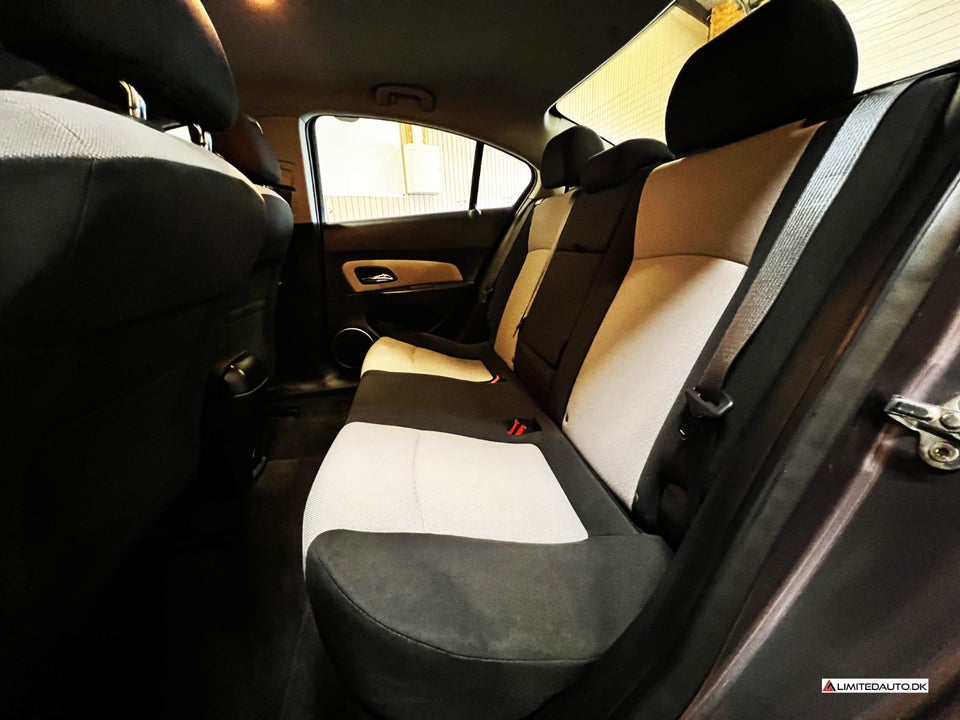 Chevrolet Cruze 2,0 VCDi 163 LS 4d