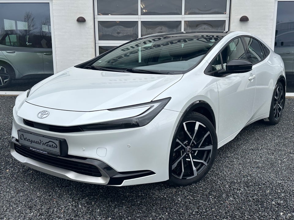 Toyota Prius 2,0 Plug-in Hybrid Elegant 5d