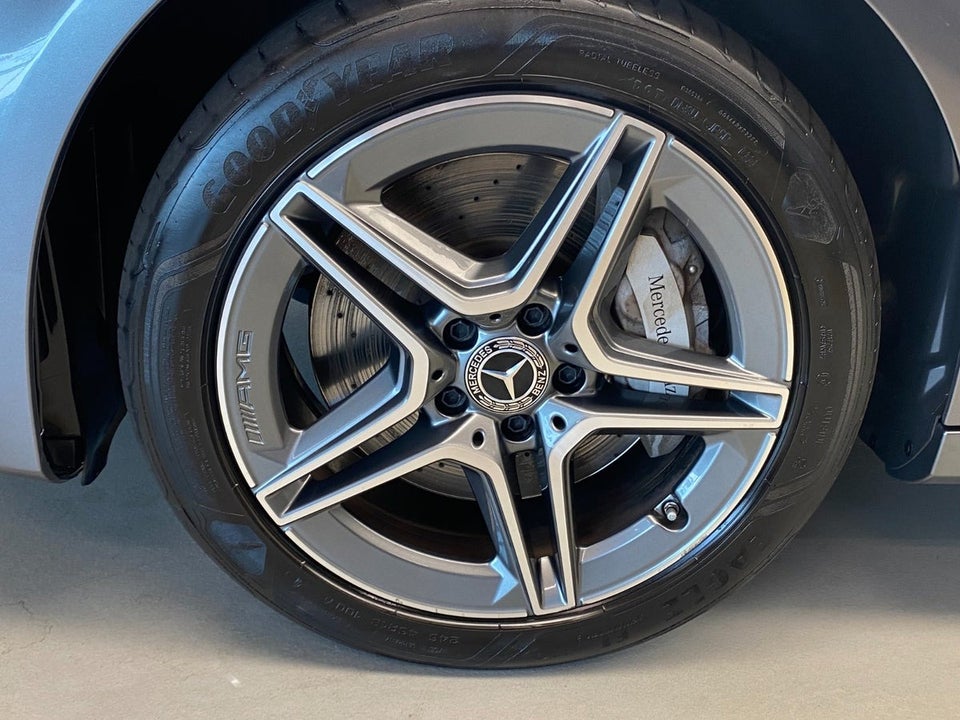 Mercedes E300 de 2,0 AMG Line stc. aut. 4Matic 5d