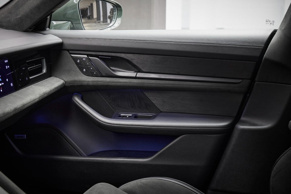 Porsche Taycan GTS Performance+ 4d