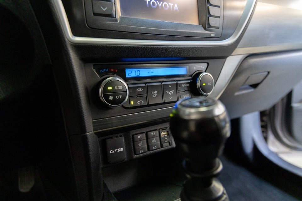 Toyota Auris 1,6 T1+ 5d