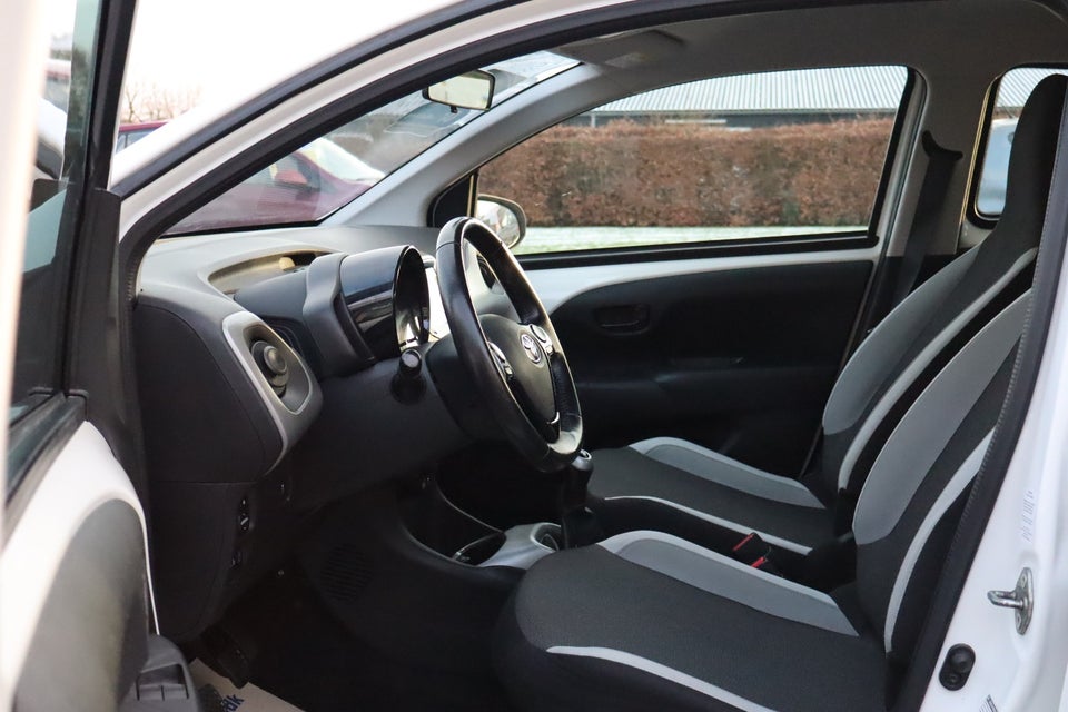 Toyota Aygo 1,0 VVT-i x-clusiv 5d