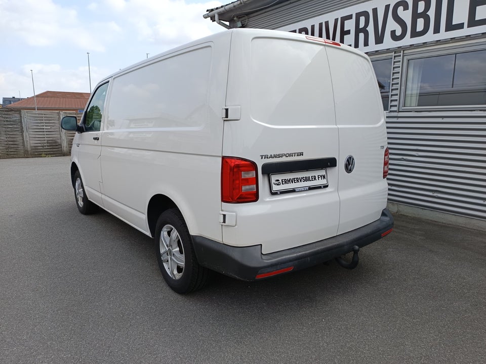 VW Transporter 2,0 TDi 102 Kassevogn kort