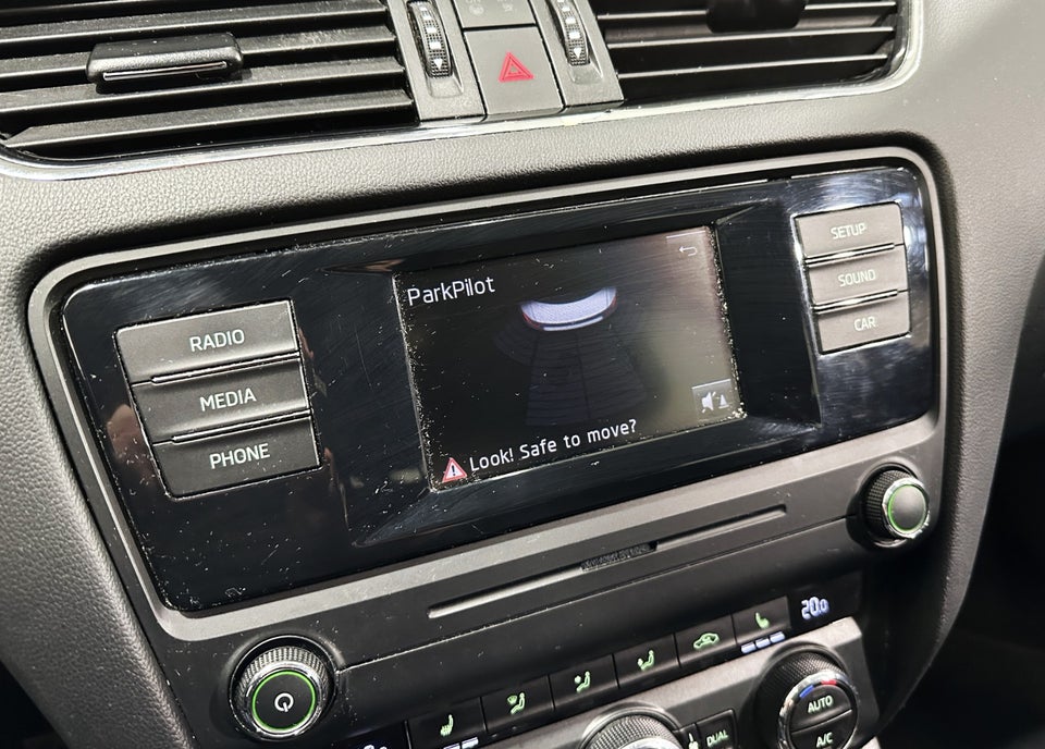 Skoda Octavia 1,6 TDi 105 Elegance 5d