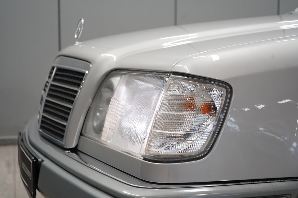 Mercedes E280 2,8  4d