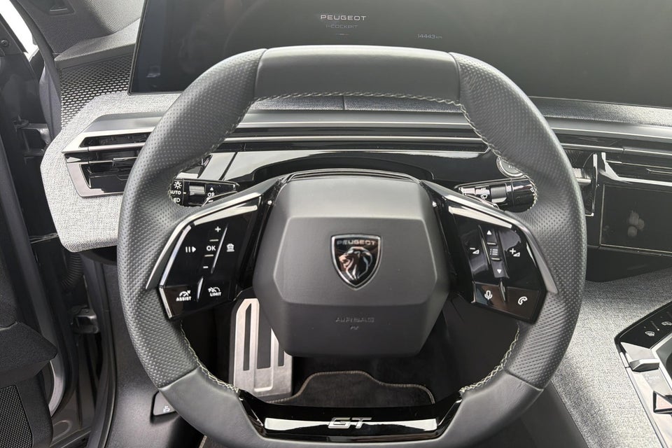 Peugeot e-3008 77 GT Pack 5d
