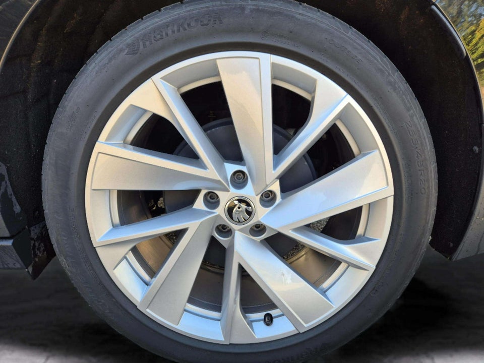 Skoda Enyaq 80 iV Plus Loft 5d