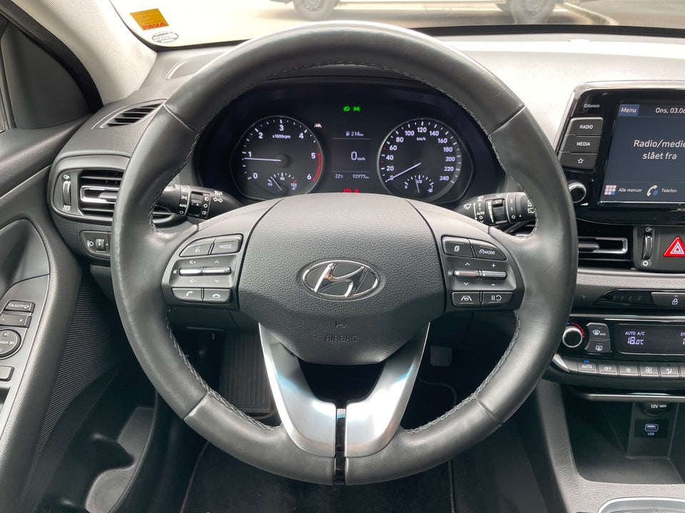 Hyundai i30 1,6 CRDi 115 Essential stc. 5d