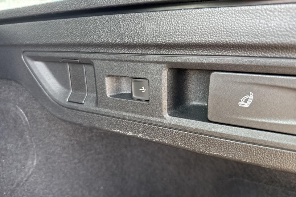 VW Passat 1,5 eHybrid Elegance Variant DSG 5d