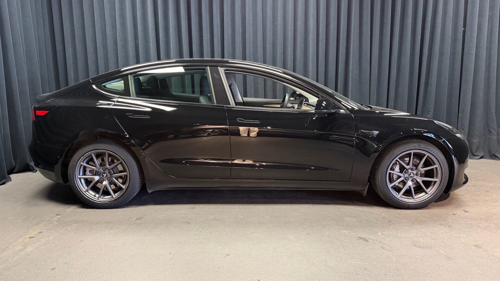 Tesla Model 3 Standard Range+ RWD 4d
