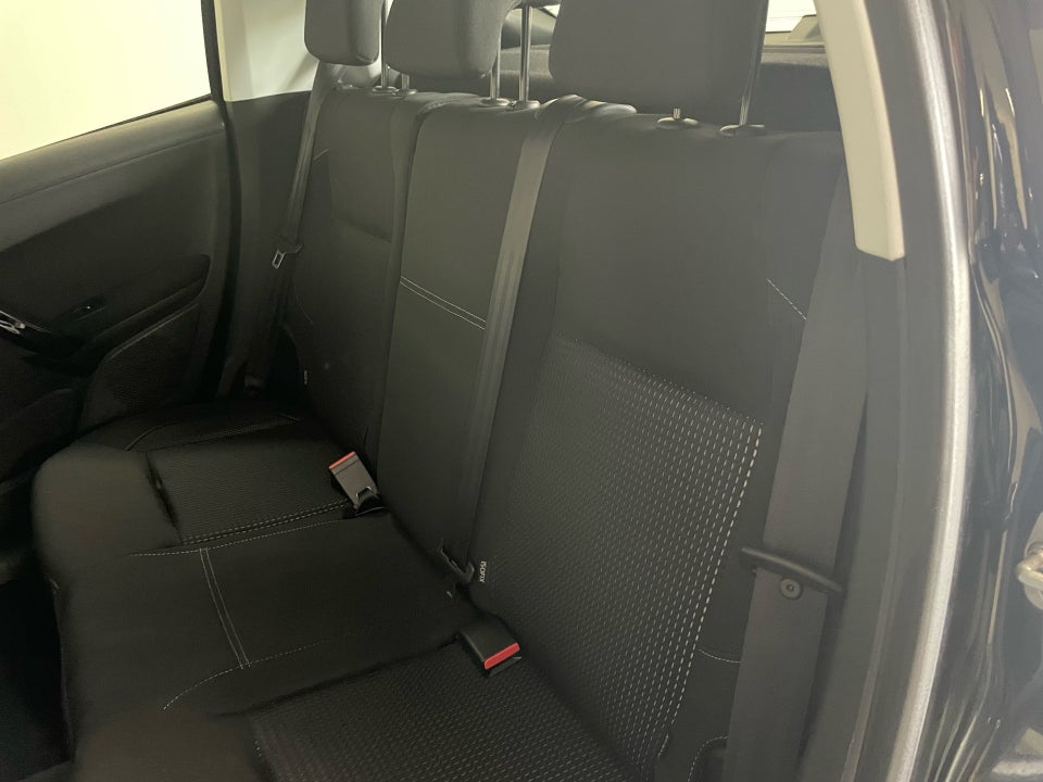 Peugeot 208 1,5 BlueHDi 100 Privé 5d