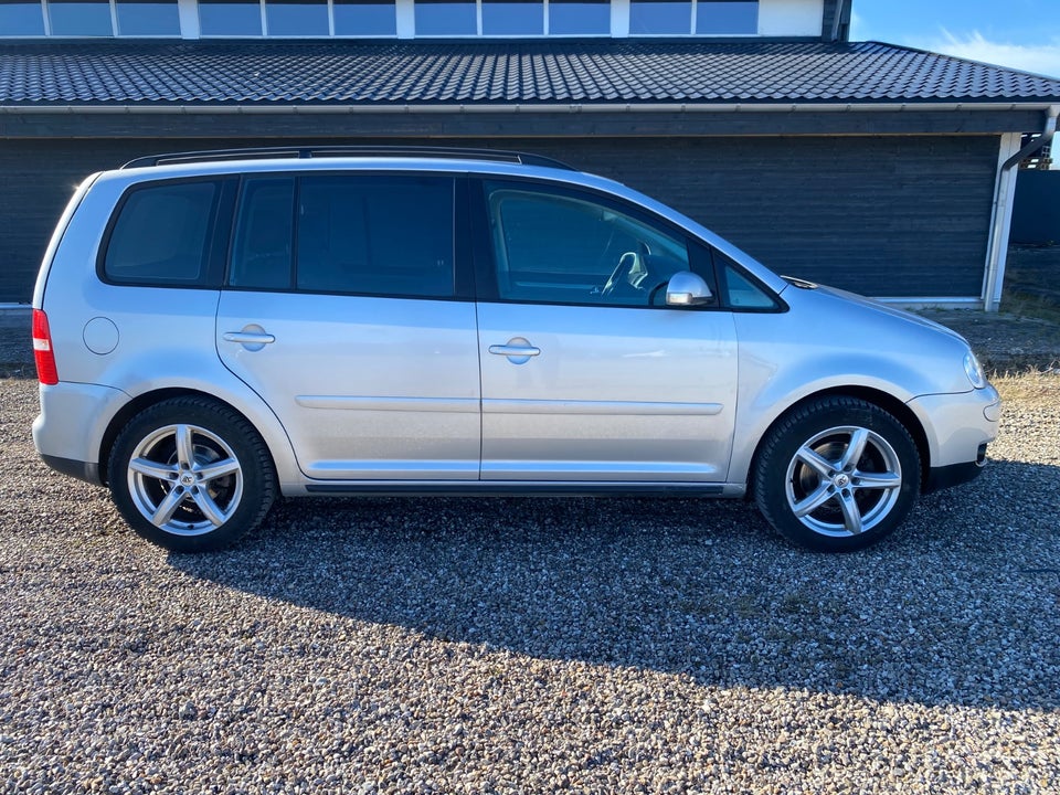 VW Touran 1,6 FSi 5d