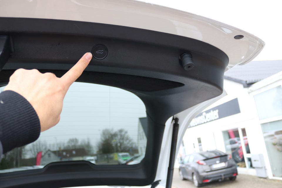 Tesla Model Y Long Range AWD 5d