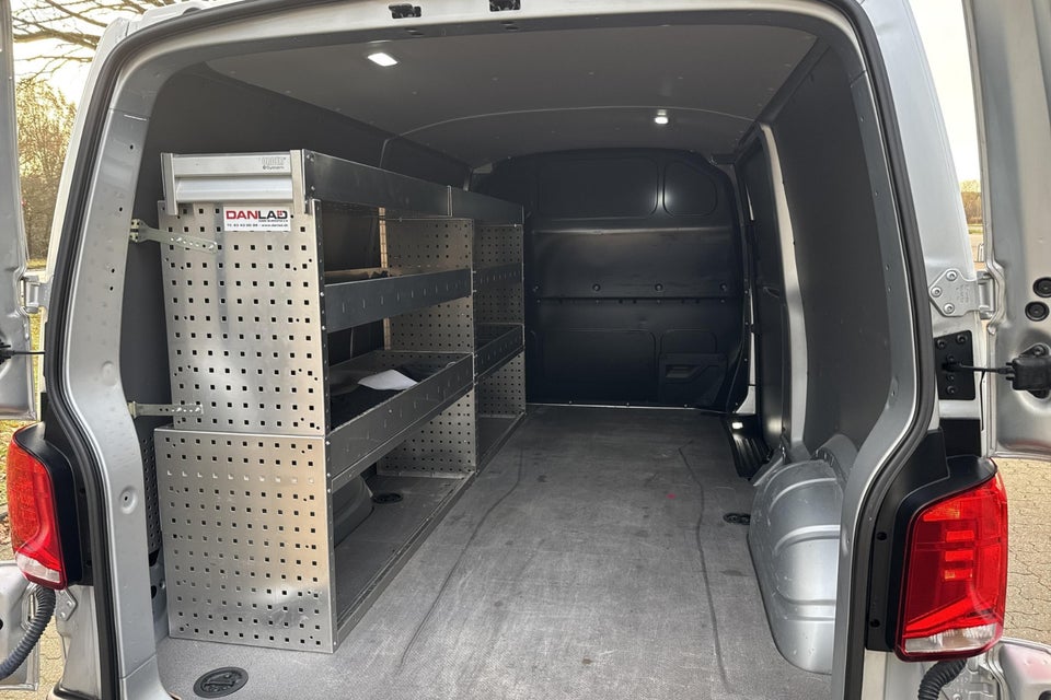 VW Transporter 2,0 TDi 150 Kassevogn lang