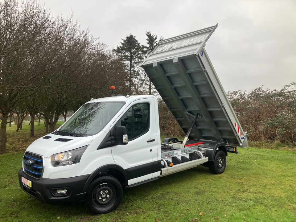 Ford E-Transit 350 L3 Chassis 68 Trend H1 RWD