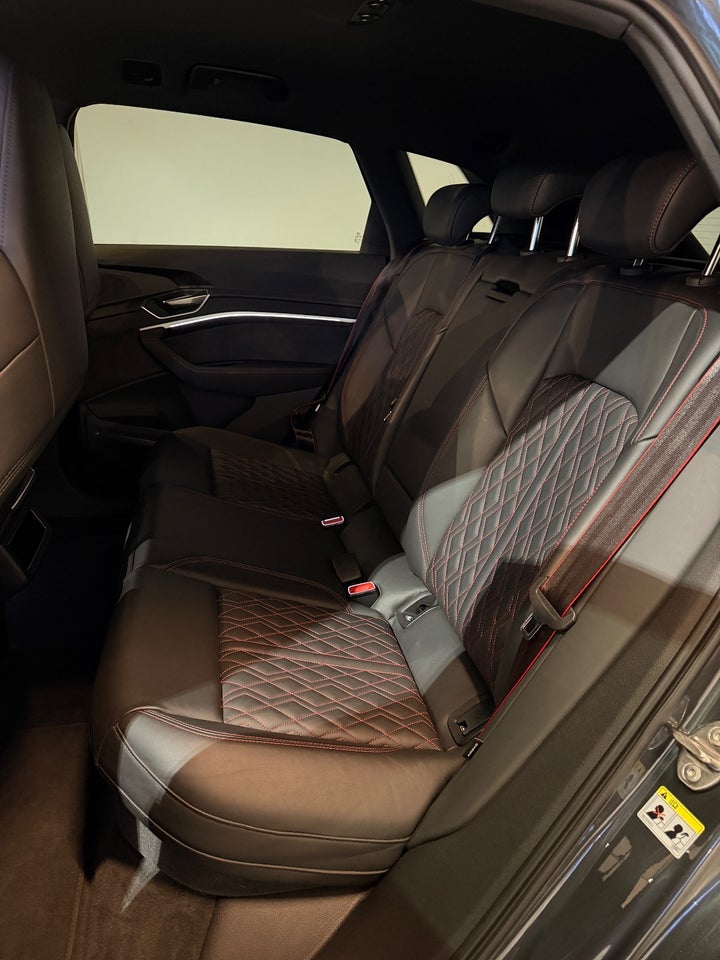 Audi Q8 e-tron 55 S-line quattro 5d