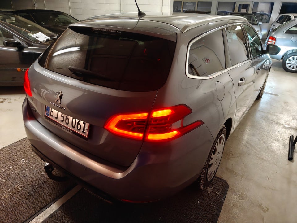 Peugeot 308 1,2 e-THP 130 Active SW 5d