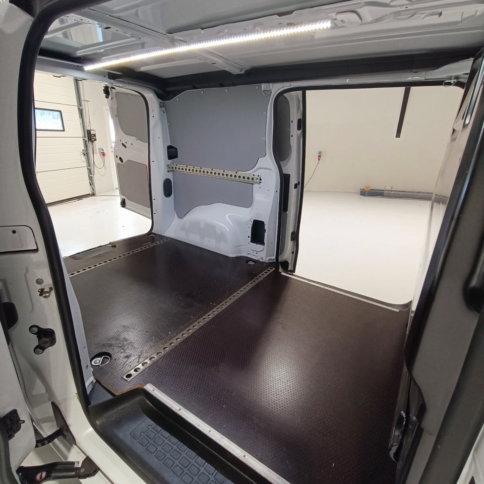 Peugeot Expert 2,0 BlueHDi 144 L2 Plus EAT8 Van
