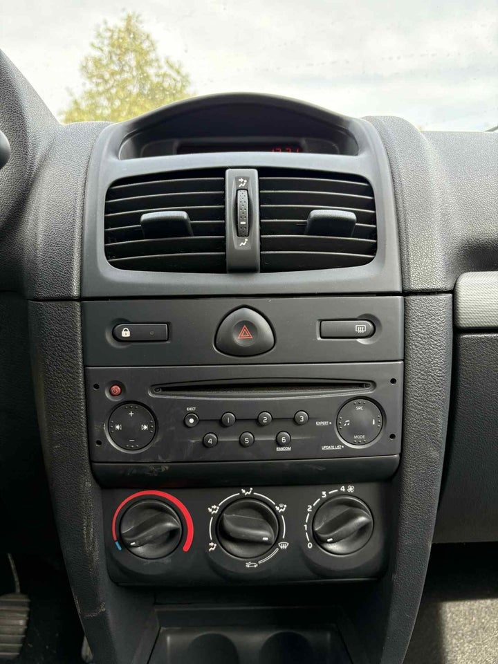 Renault Clio II 1,2 8V Authenique 3d