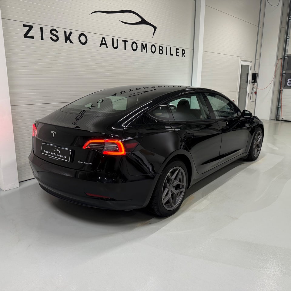 Tesla Model 3 Long Range AWD 4d