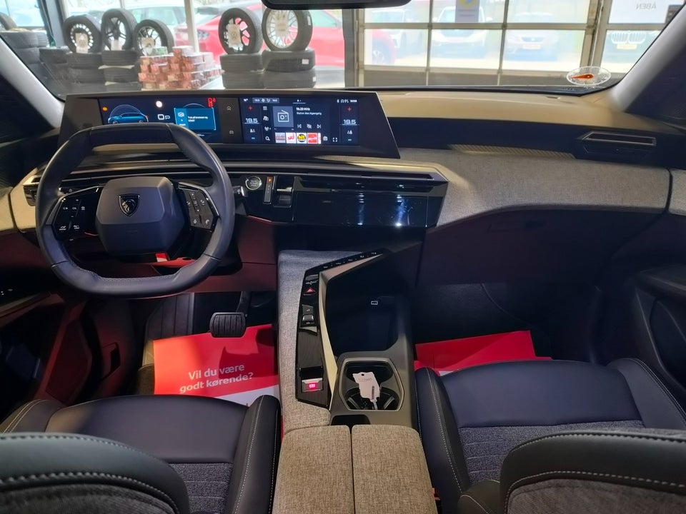 Peugeot e-5008 77 Allure 7prs 5d
