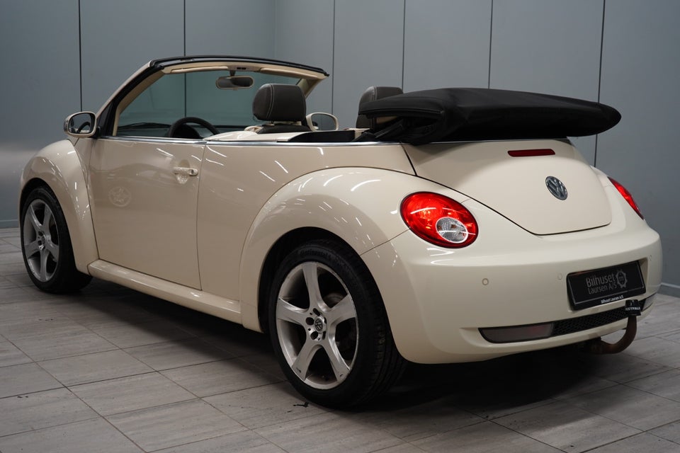 VW New Beetle 1,6 Trendline Cabriolet 2d