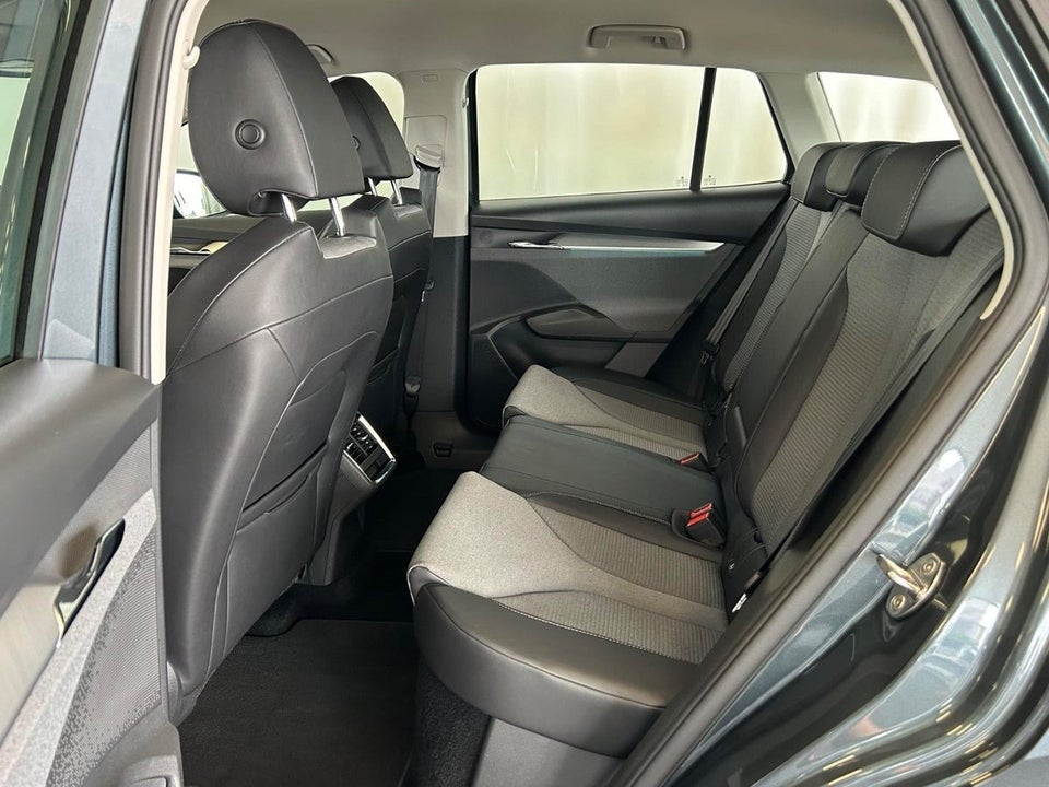 Skoda Enyaq 60 iV Loft 5d