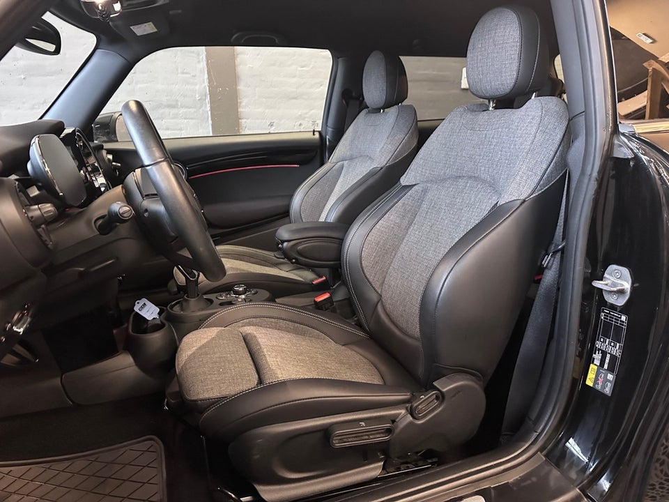 MINI Cooper SE Essential 3d