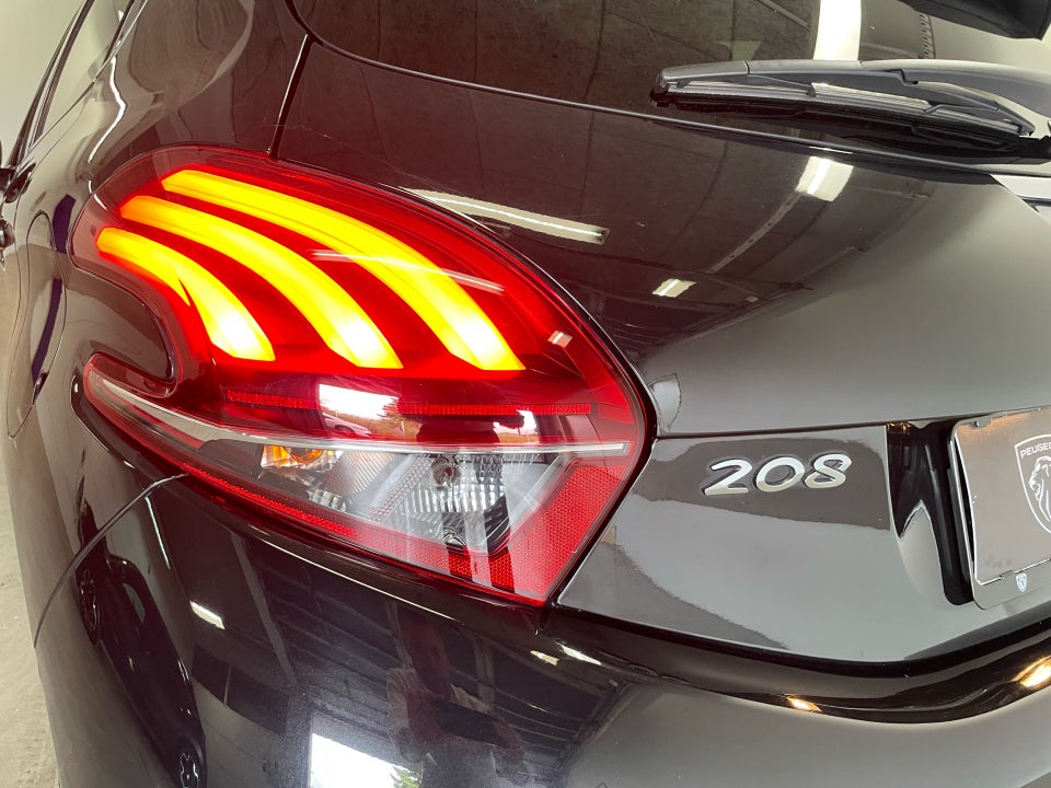 Peugeot 208 1,5 BlueHDi 100 Privé 5d