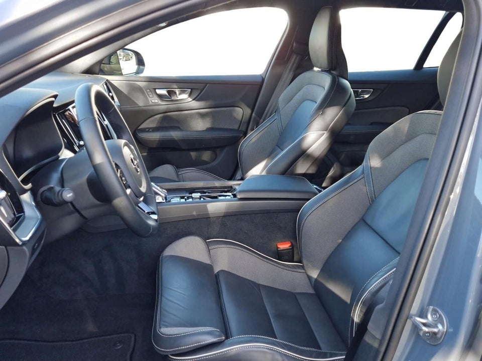 Volvo V60 2,0 B4 197 Plus Dark aut. 5d