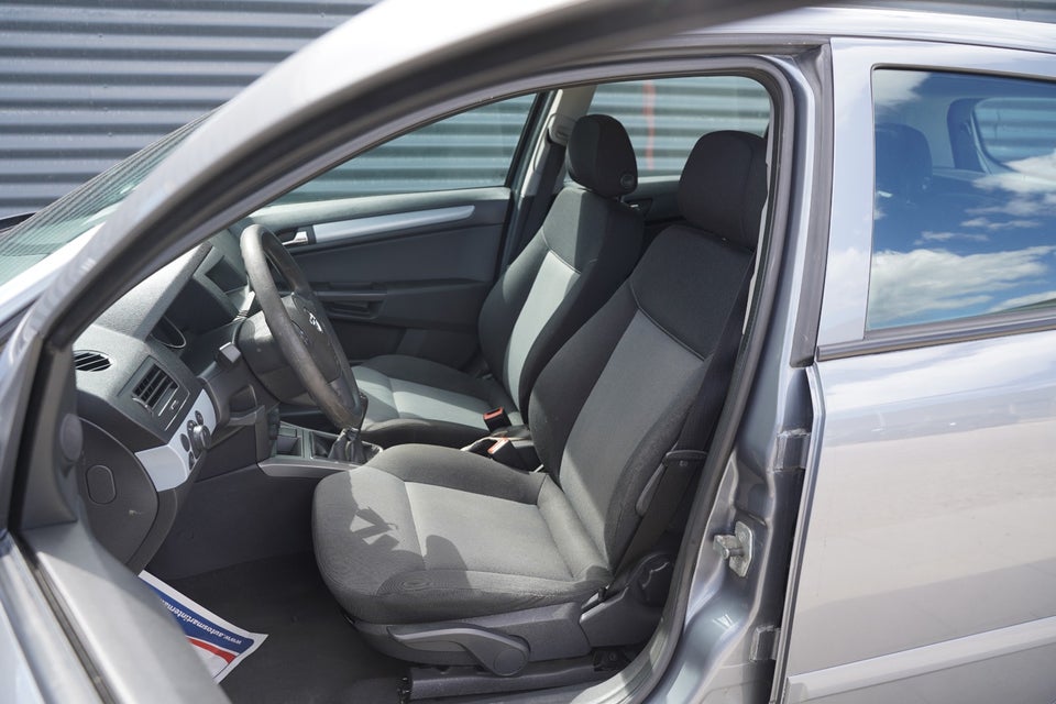 Opel Astra 1,4 16V Enjoy 5d
